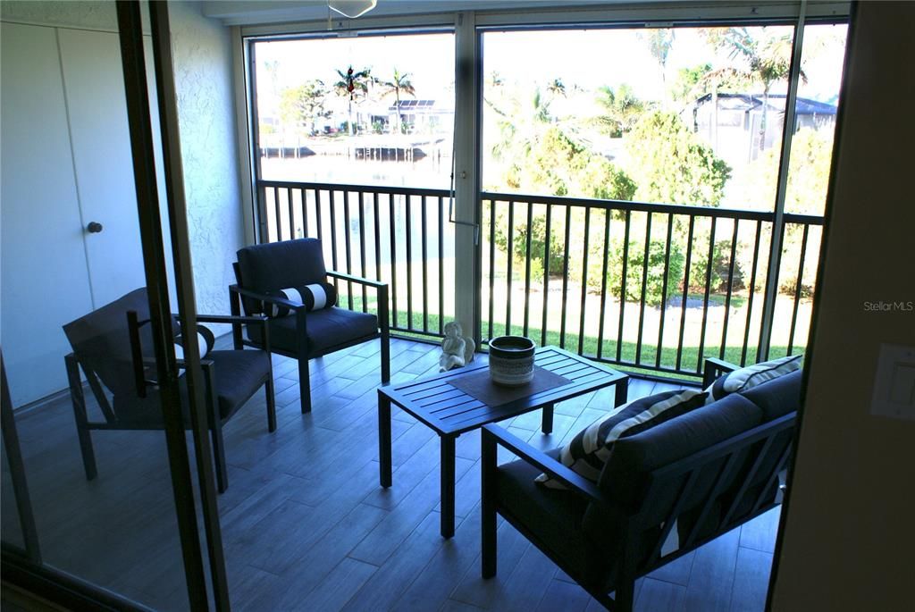 balcony furnished