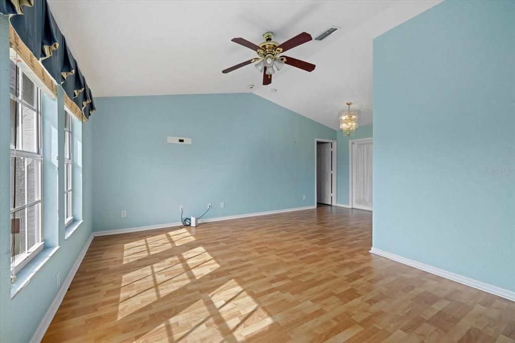 For Sale: $295,000 (3 beds, 2 baths, 1605 Square Feet)