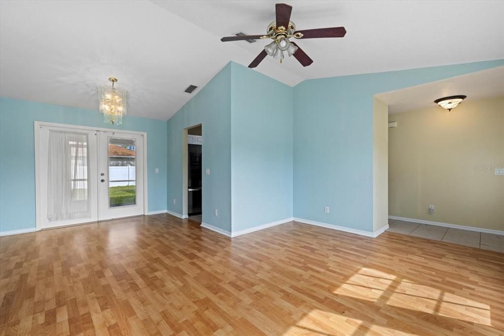 For Sale: $295,000 (3 beds, 2 baths, 1605 Square Feet)