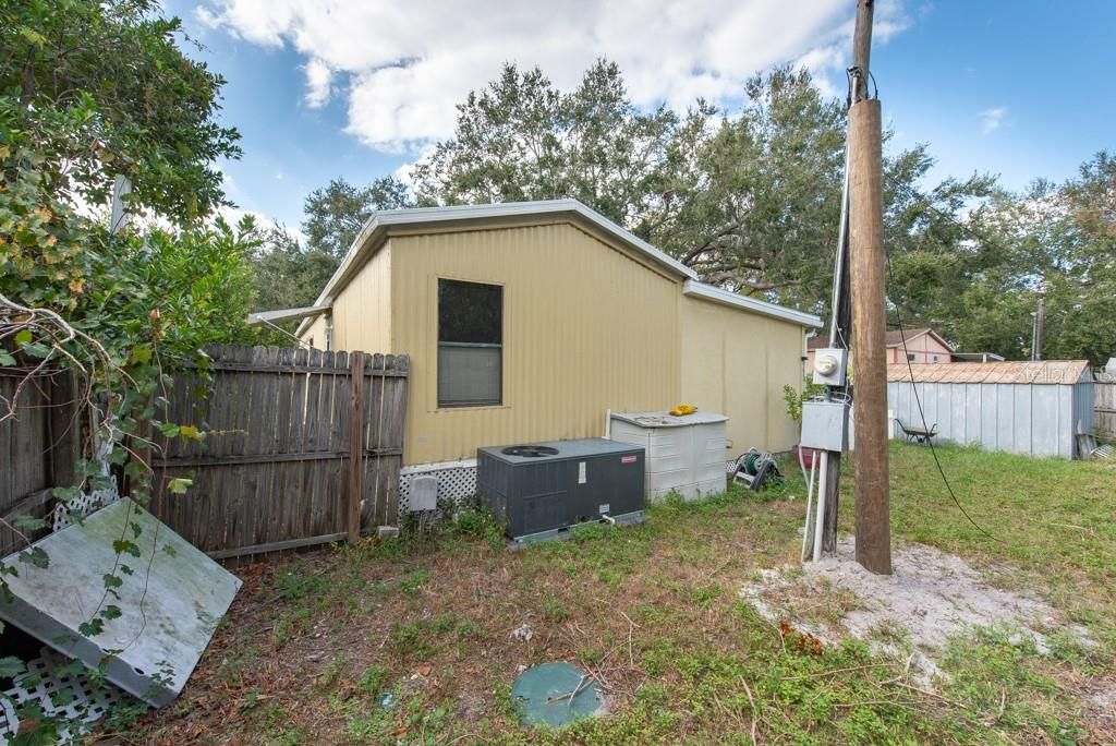 For Sale: $138,000 (2 beds, 1 baths, 925 Square Feet)