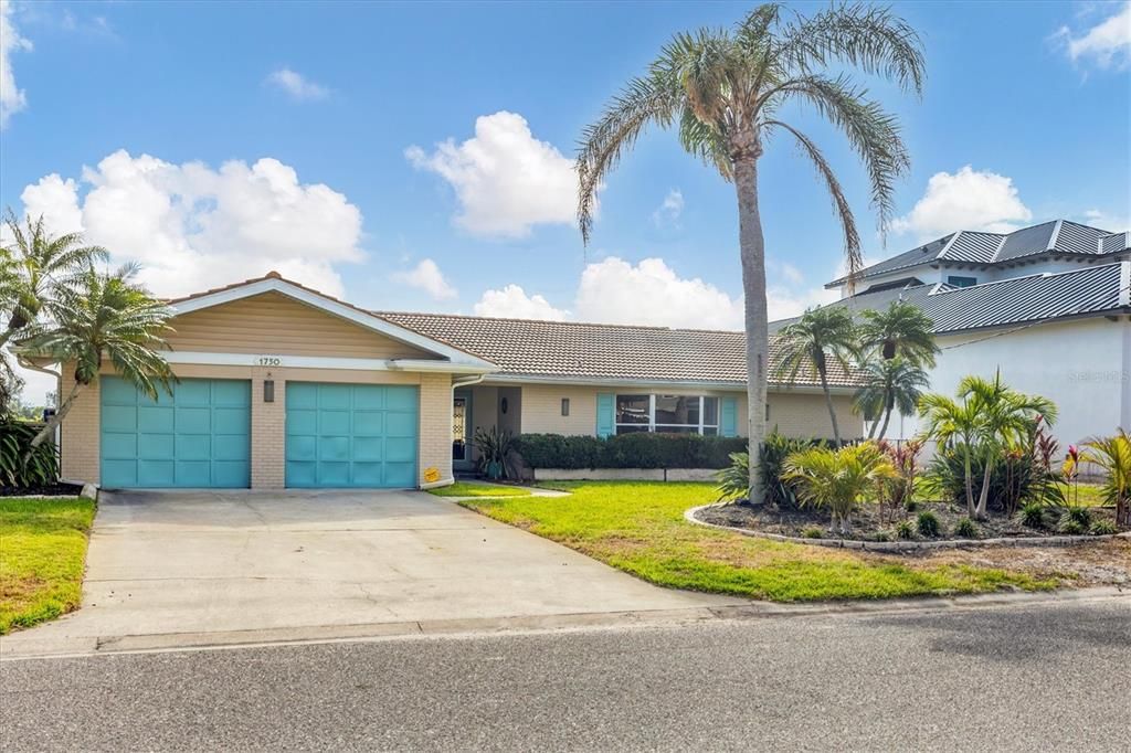 For Sale: $2,495,000 (3 beds, 3 baths, 2743 Square Feet)