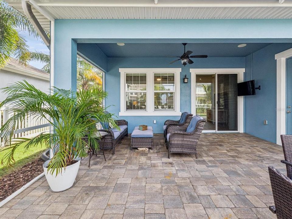 Watch TV or unwind as you are protected from the sun and rain under the cover of this built-in lanai.