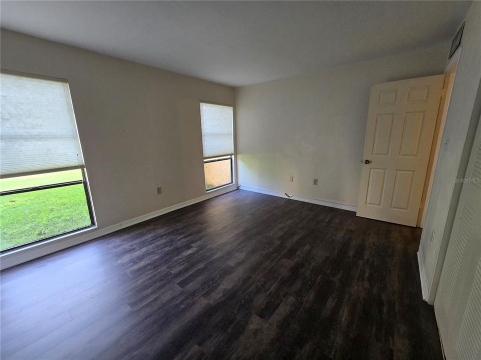 For Rent: $1,100 (2 beds, 1 baths, 876 Square Feet)