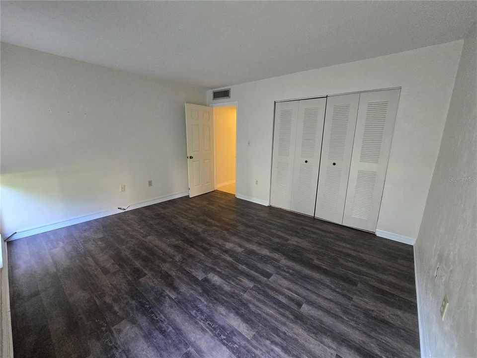 For Rent: $1,100 (2 beds, 1 baths, 876 Square Feet)