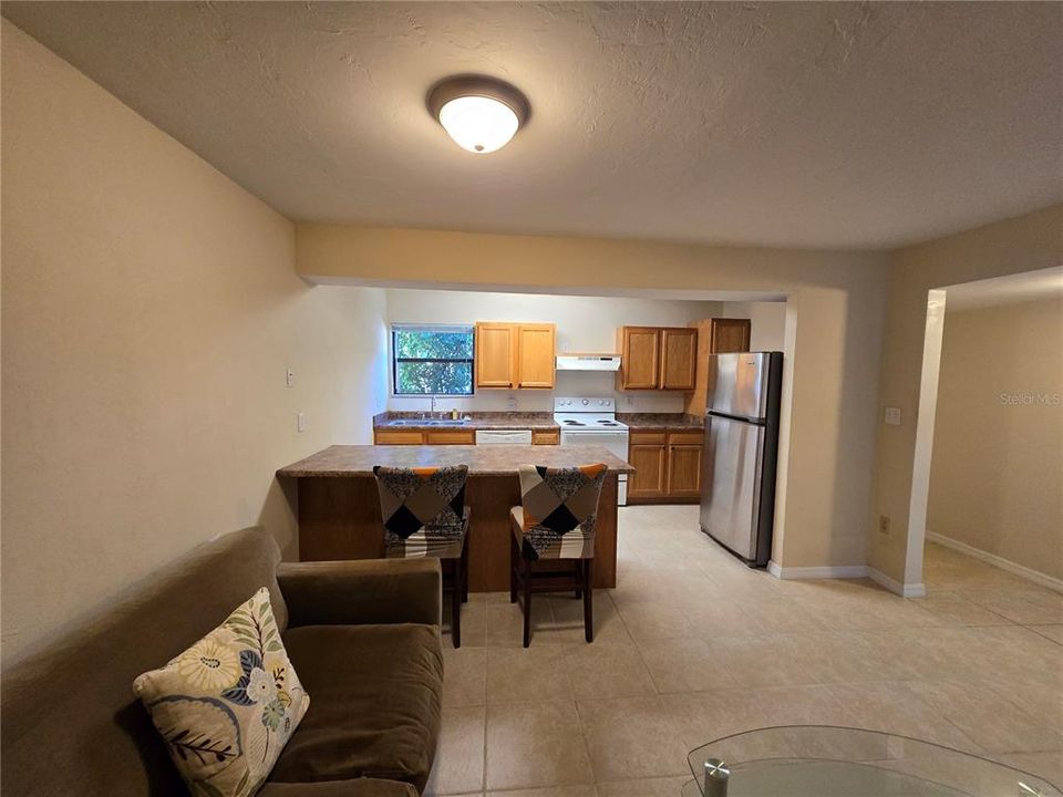 For Rent: $1,100 (2 beds, 1 baths, 876 Square Feet)