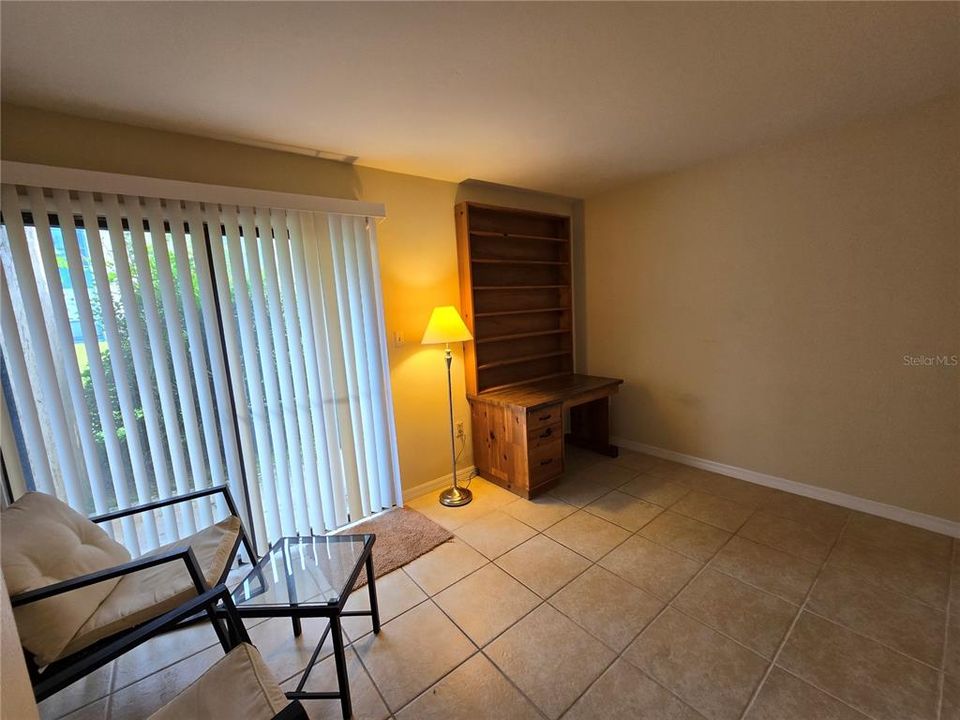 For Rent: $1,100 (2 beds, 1 baths, 876 Square Feet)