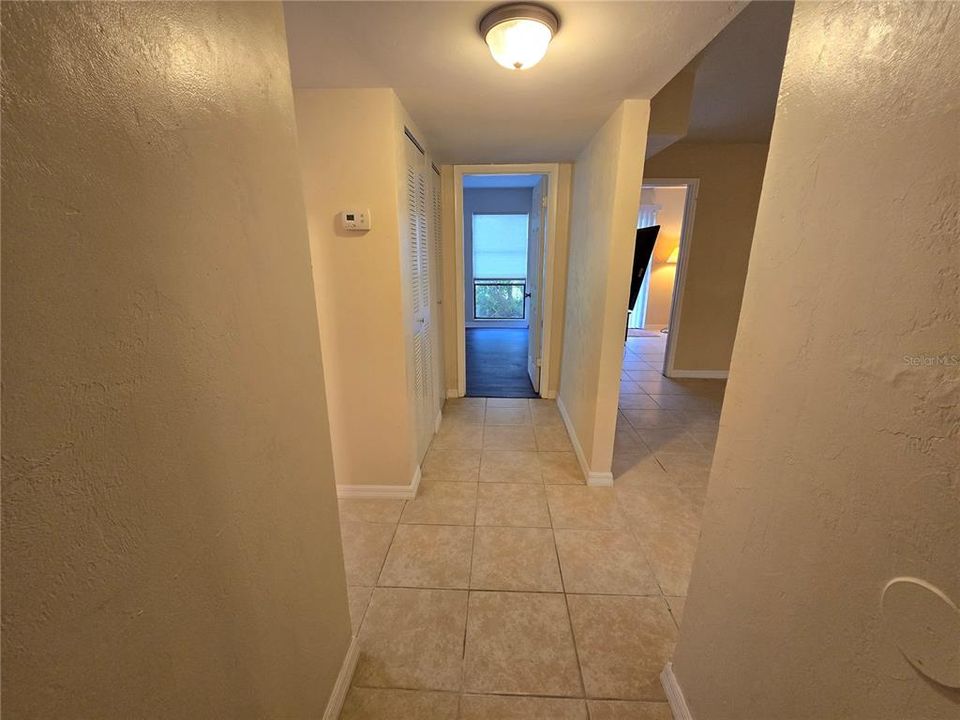 For Rent: $1,100 (2 beds, 1 baths, 876 Square Feet)