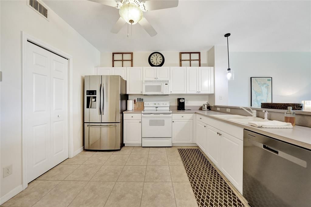 For Sale: $285,000 (3 beds, 2 baths, 1517 Square Feet)