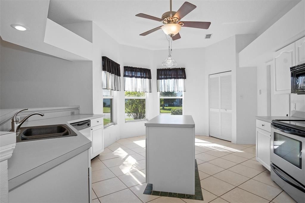 For Sale: $295,000 (2 beds, 2 baths, 1322 Square Feet)