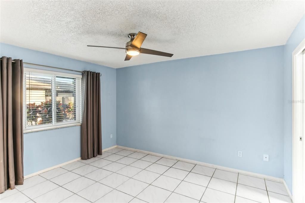 For Sale: $199,999 (2 beds, 2 baths, 910 Square Feet)