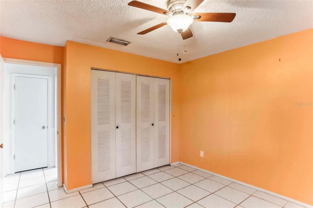 For Sale: $199,999 (2 beds, 2 baths, 910 Square Feet)