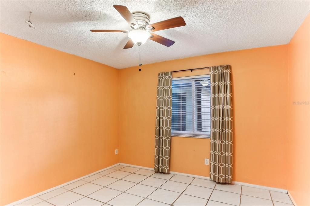 For Sale: $199,999 (2 beds, 2 baths, 910 Square Feet)