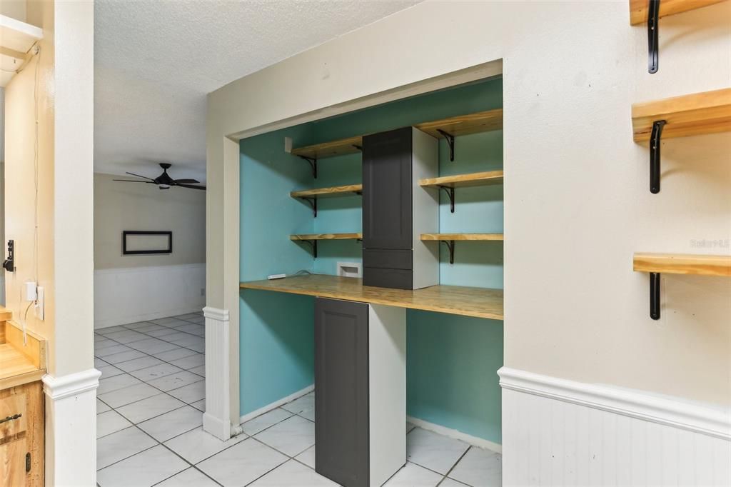 For Sale: $199,999 (2 beds, 2 baths, 910 Square Feet)