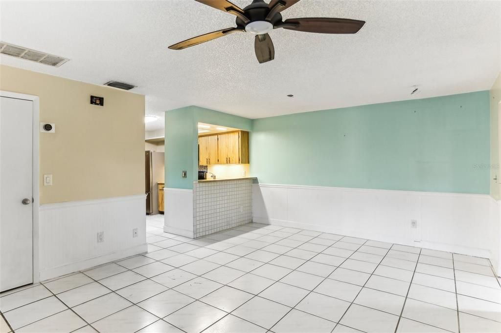 For Sale: $199,999 (2 beds, 2 baths, 910 Square Feet)