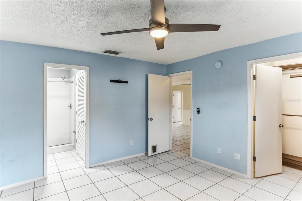 For Sale: $199,999 (2 beds, 2 baths, 910 Square Feet)