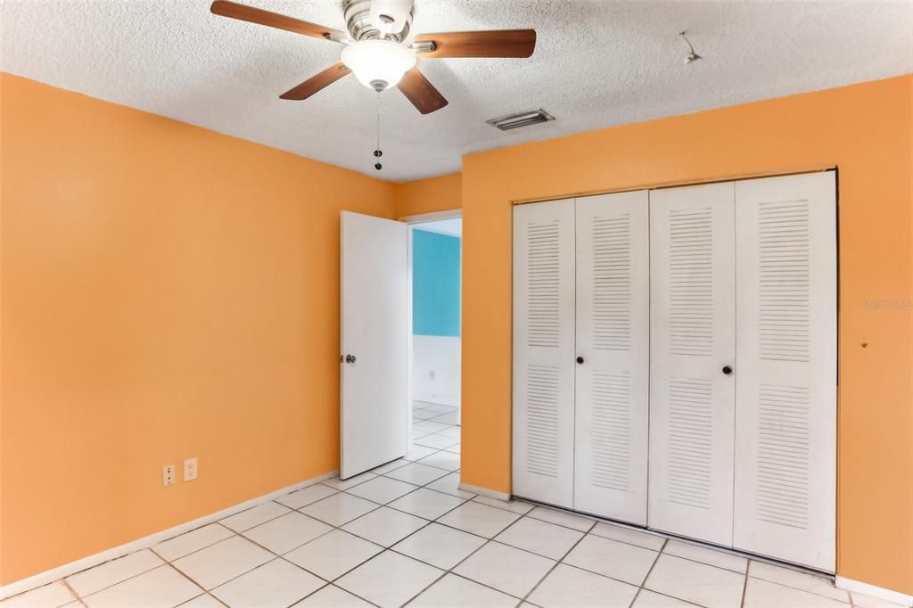 For Sale: $199,999 (2 beds, 2 baths, 910 Square Feet)