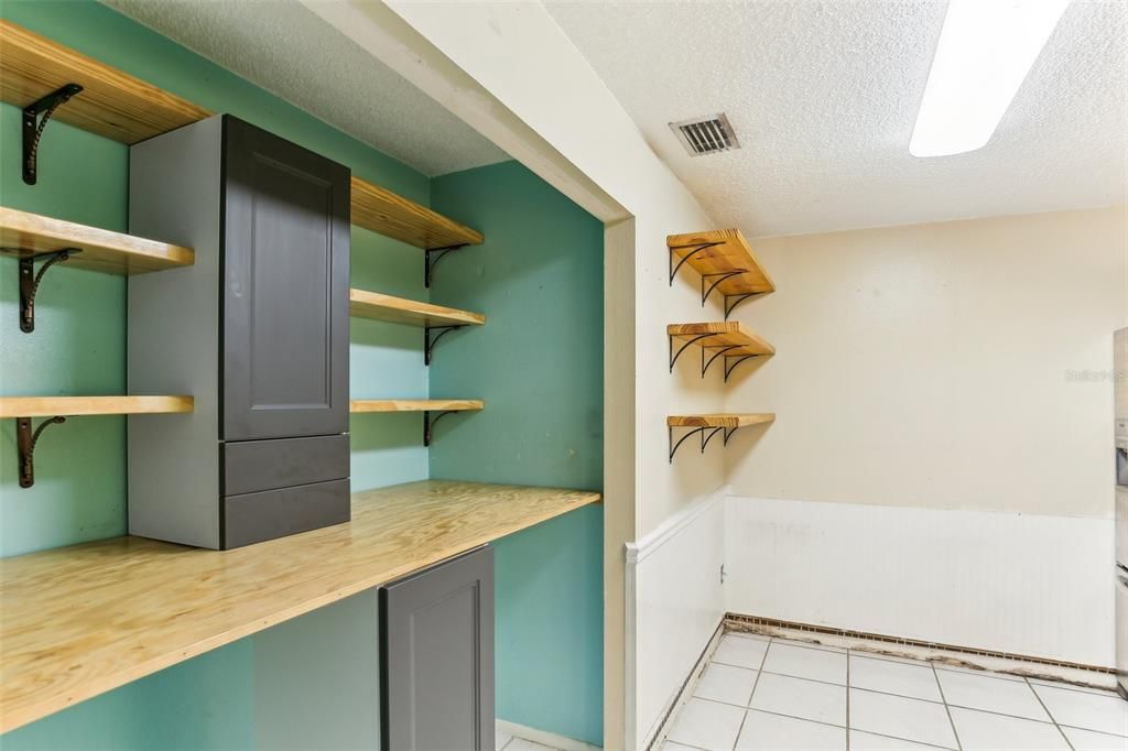 For Sale: $199,999 (2 beds, 2 baths, 910 Square Feet)