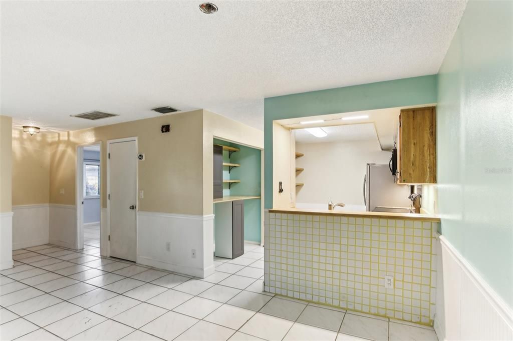 For Sale: $199,999 (2 beds, 2 baths, 910 Square Feet)