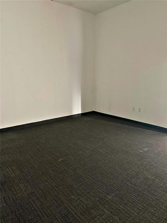 17'6 X 15 CONFRENCE ROOM OR OFFICE