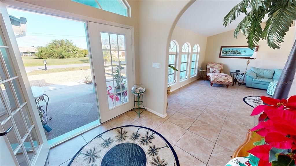 Foyer / Living room