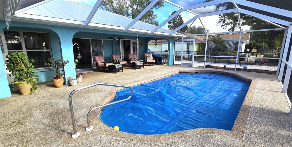 Screened pool enclosure