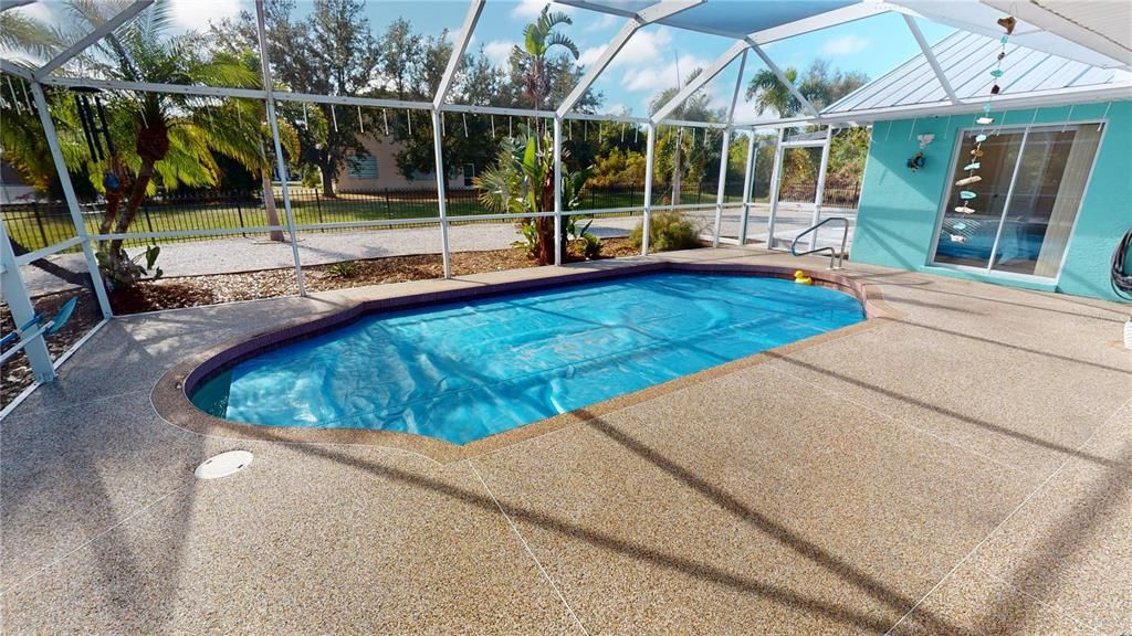 Screened pool enclosure