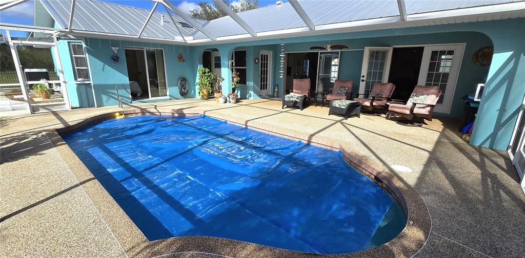 Screened pool enclosure