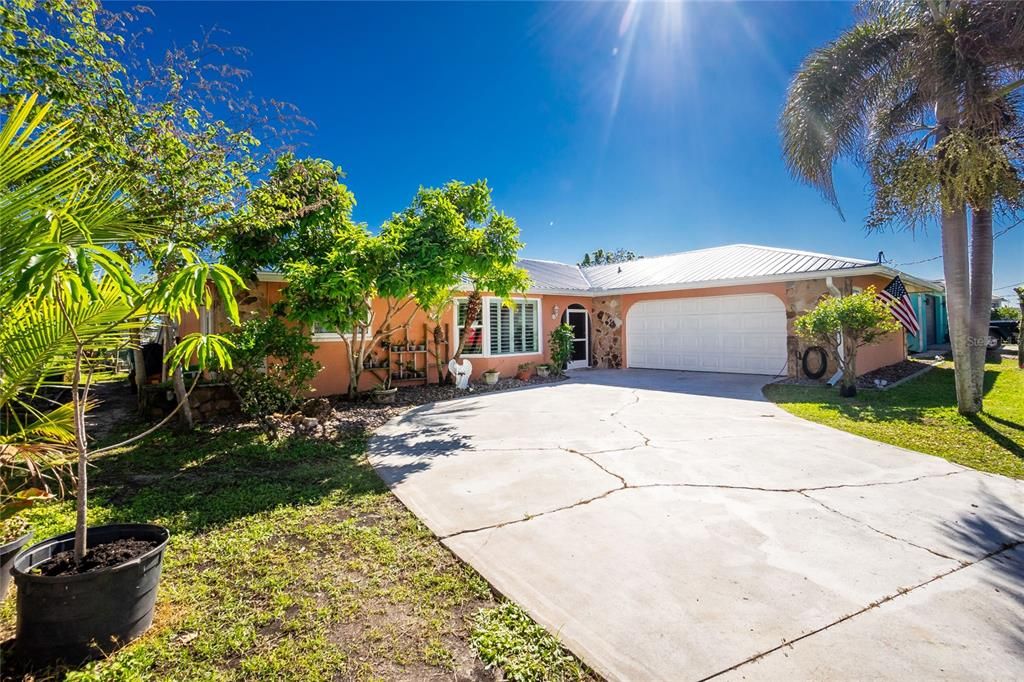 For Sale: $585,000 (3 beds, 2 baths, 1736 Square Feet)