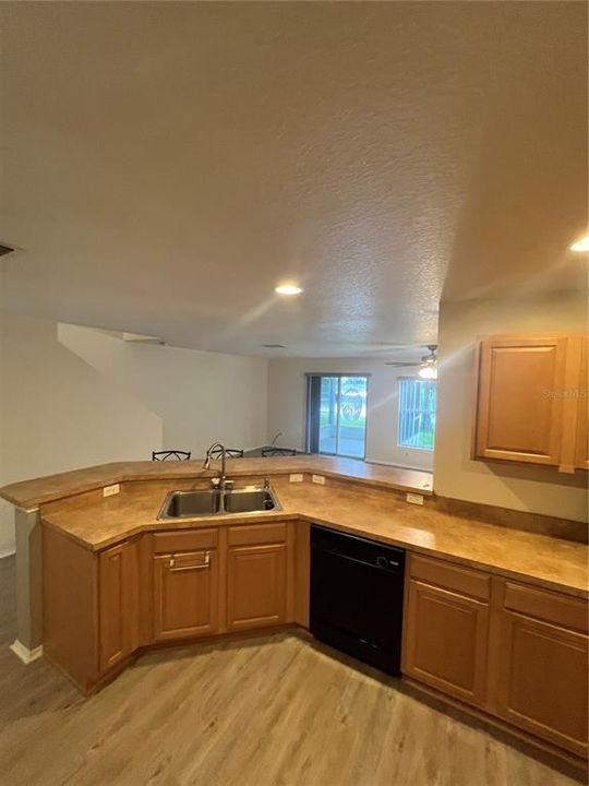 For Rent: $2,000 (2 beds, 1 baths, 1338 Square Feet)