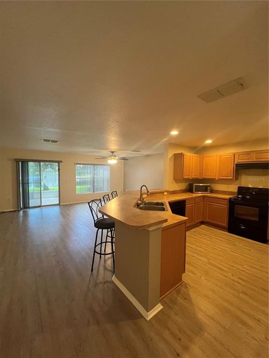 For Rent: $2,000 (2 beds, 1 baths, 1338 Square Feet)