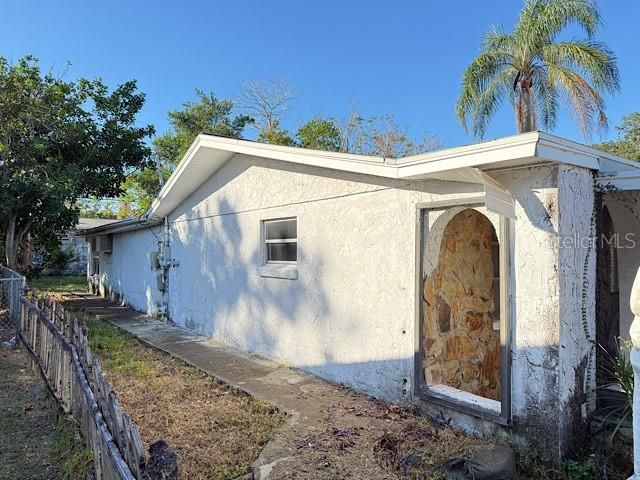 For Sale: $174,000 (4 beds, 2 baths, 1563 Square Feet)