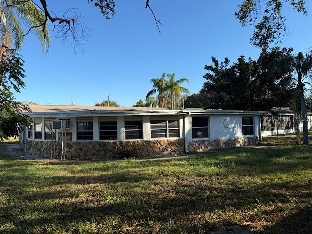 For Sale: $174,000 (4 beds, 2 baths, 1563 Square Feet)