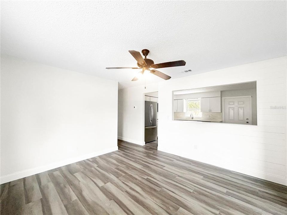 For Sale: $249,900 (3 beds, 2 baths, 1300 Square Feet)