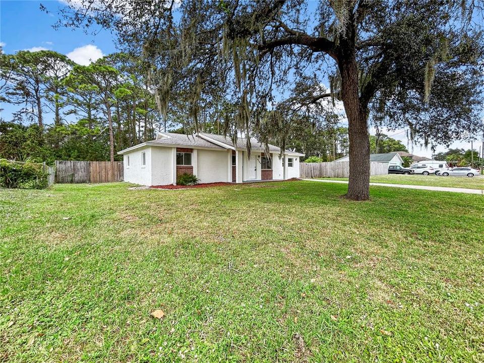 For Sale: $249,900 (3 beds, 2 baths, 1300 Square Feet)