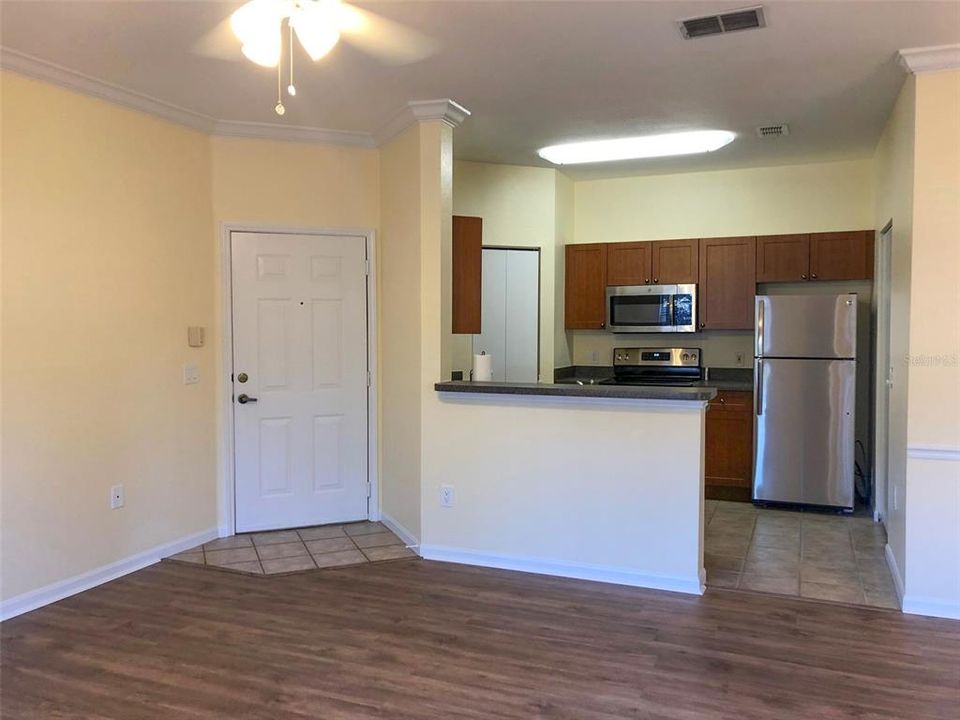 For Rent: $1,530 (1 beds, 1 baths, 700 Square Feet)