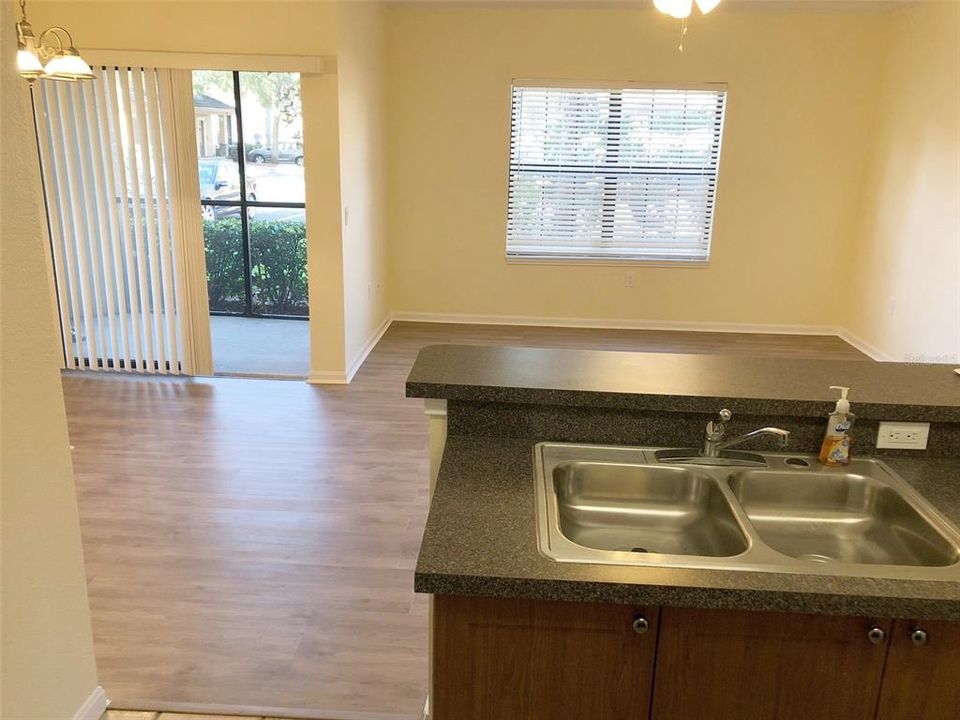 For Rent: $1,530 (1 beds, 1 baths, 700 Square Feet)