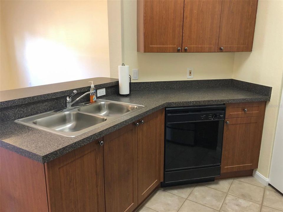 For Rent: $1,530 (1 beds, 1 baths, 700 Square Feet)