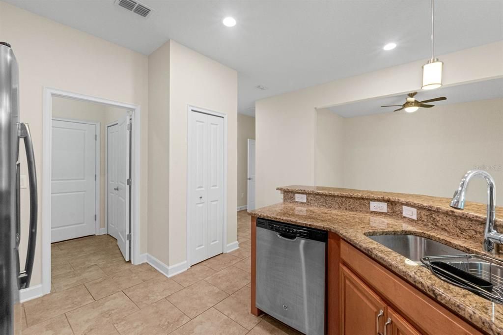 For Sale: $339,900 (2 beds, 2 baths, 1374 Square Feet)