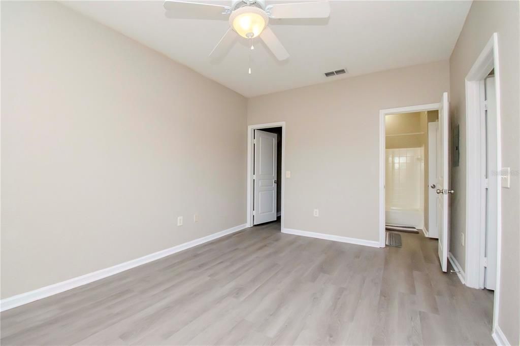 Bedroom w/ Walk-In Closet