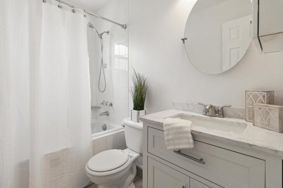 Updated Guest Bathroom with Tub-Shower