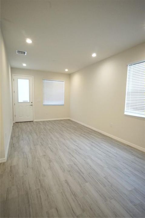 For Rent: $2,500 (3 beds, 3 baths, 1352 Square Feet)