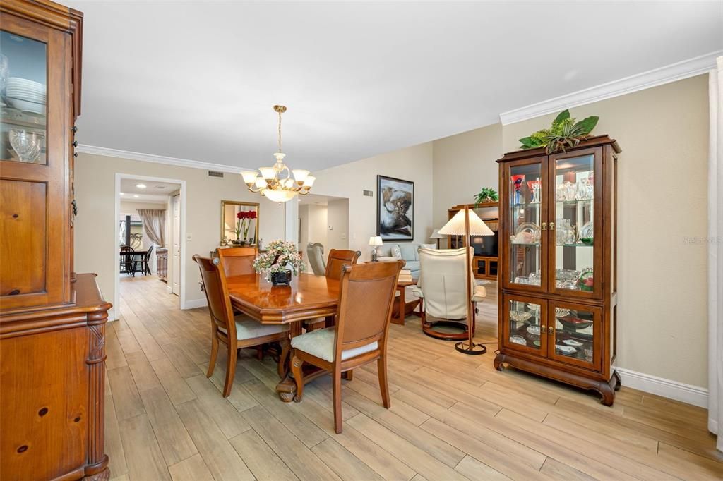 Dining Room flow to kitchen