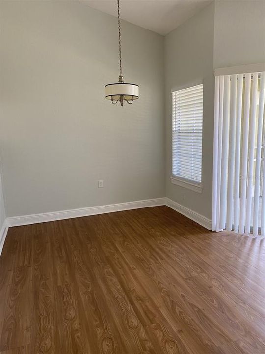 For Rent: $1,300 (1 beds, 1 baths, 724 Square Feet)