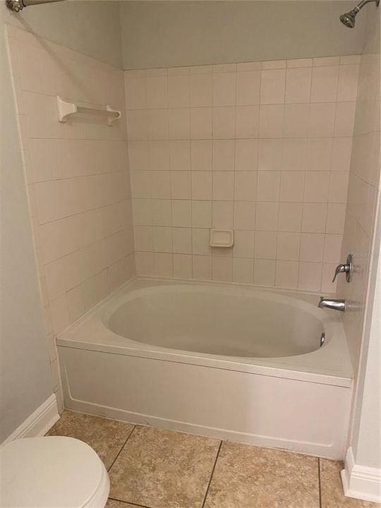 For Rent: $1,300 (1 beds, 1 baths, 724 Square Feet)