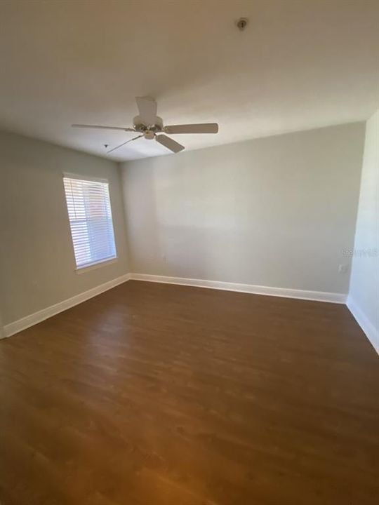 For Rent: $1,300 (1 beds, 1 baths, 724 Square Feet)