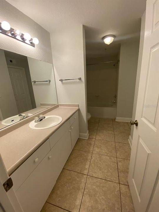 For Rent: $1,300 (1 beds, 1 baths, 724 Square Feet)