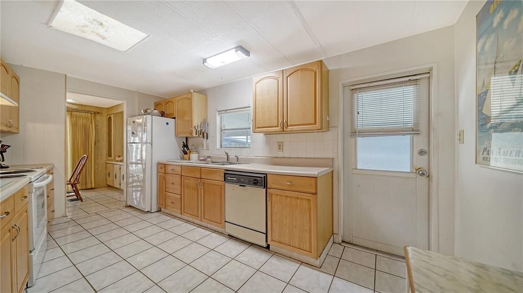 For Sale: $165,000 (2 beds, 2 baths, 1152 Square Feet)