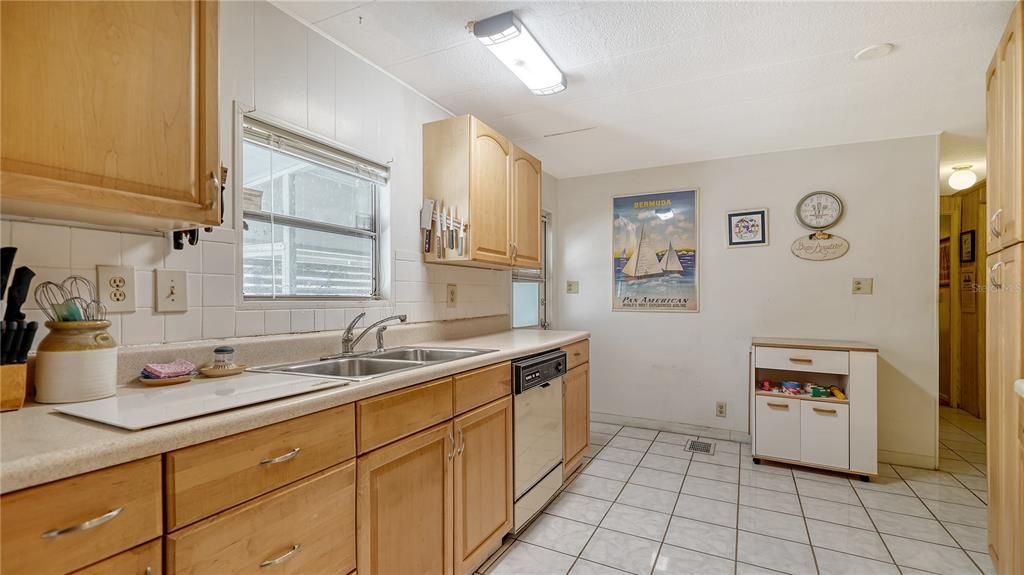 For Sale: $165,000 (2 beds, 2 baths, 1152 Square Feet)