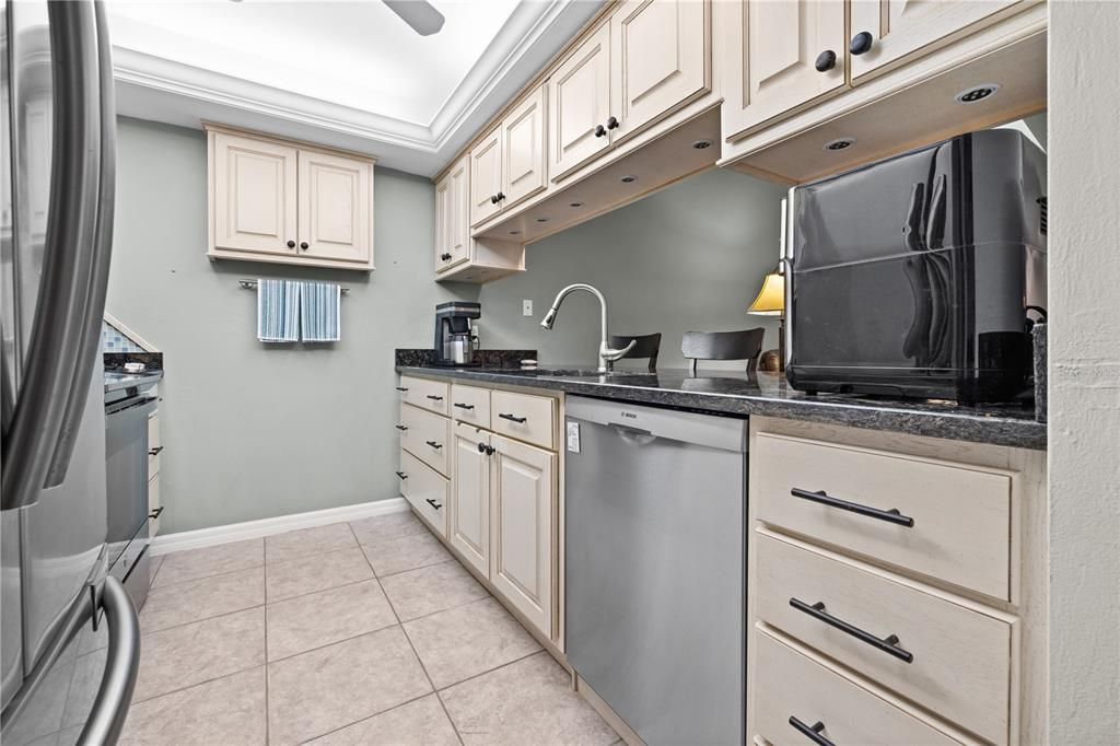 Active With Contract: $322,900 (3 beds, 2 baths, 1530 Square Feet)