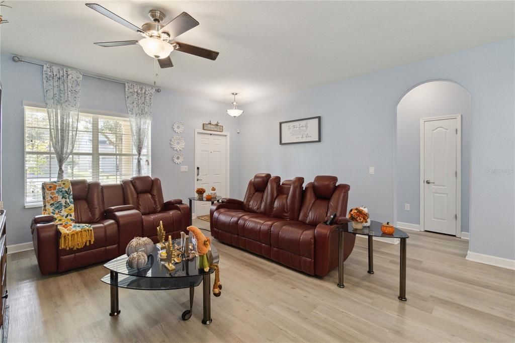 For Sale: $495,000 (3 beds, 2 baths, 1720 Square Feet)